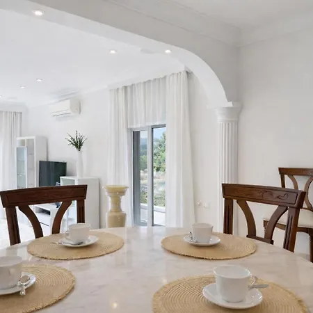 Villa Luxurious 6 Min From With Sea Views Marbella