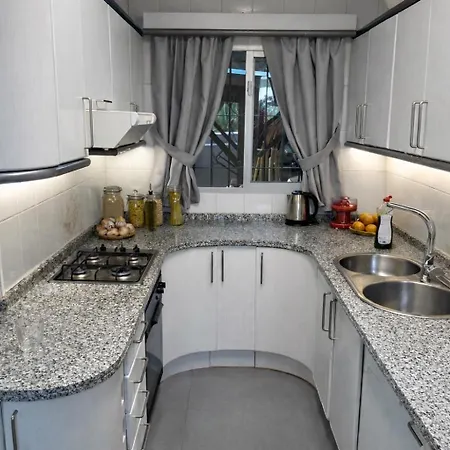 Luxurious 6 Min From With Sea Views