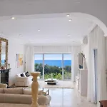 Luxurious 6 Min From With Sea Views